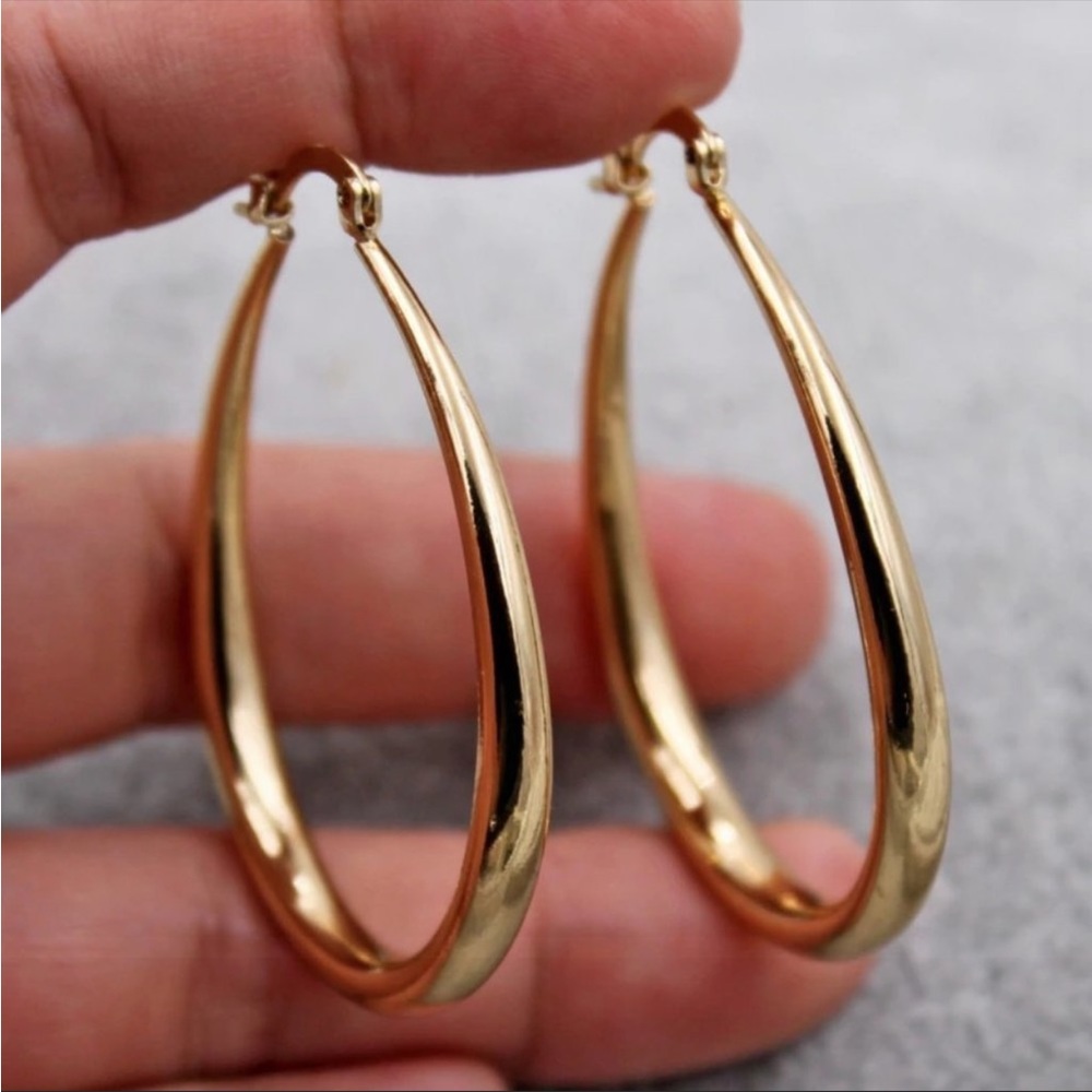 NEW 18K Yellow Gold 1.5'' Oval Hoop Earrings - Picture 3 of 12